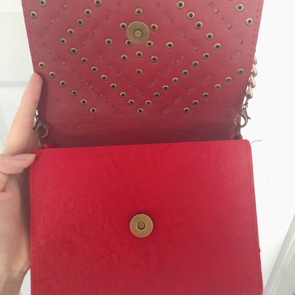 Small chain bag for free if you make purchase! - Picture 4 of 5